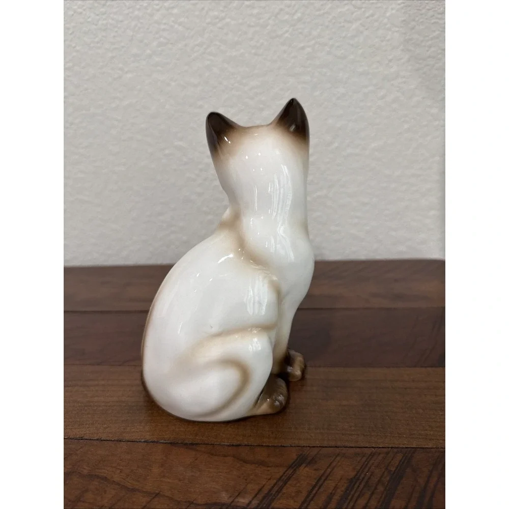 Enesco Cat Figurine with Blue Eyes Siamese Kitten